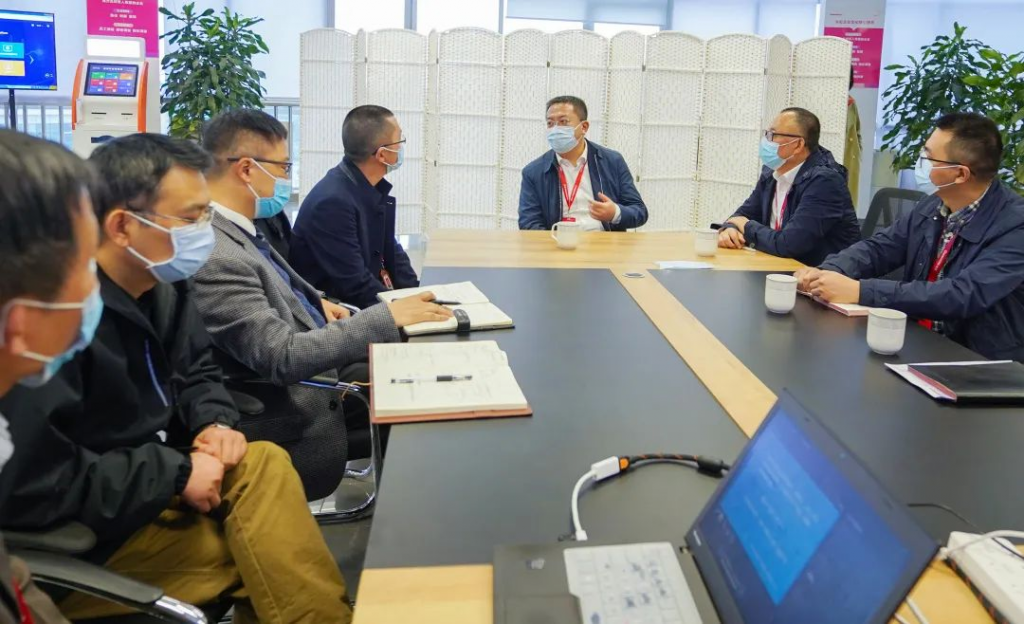 长虹集团总经理柳江一行到中玖及健康公司调研 长虹集团总经理柳江一行到中玖及健康公司调研