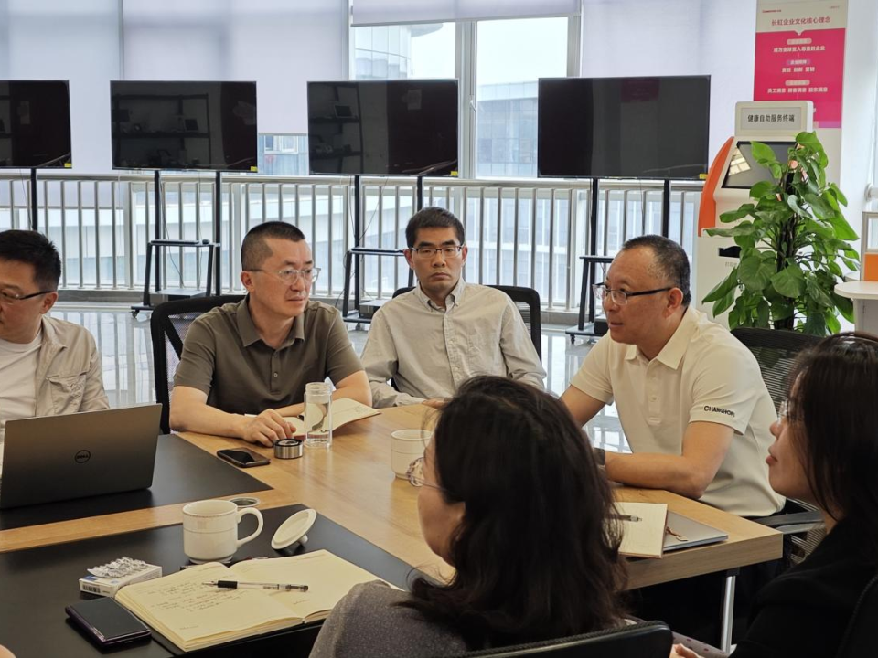 长虹控股集团杨军深入智慧健康公司调研,助力健康产业发展 长虹控股集团杨军深入智慧健康公司调研,助力健康产业发展